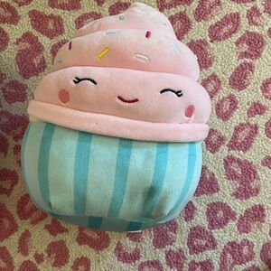 Cupcake squishmallow small